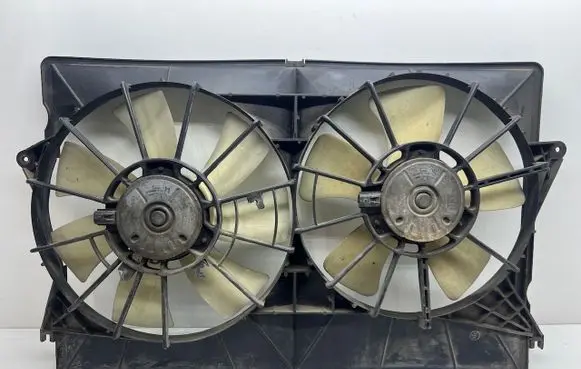 Chrysler Pacifica Radiator cooling fan shroud 