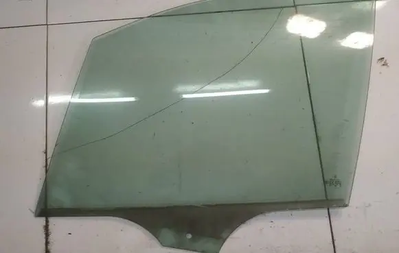 Mercedes-Benz A W168 Front door window glass four-door AS2