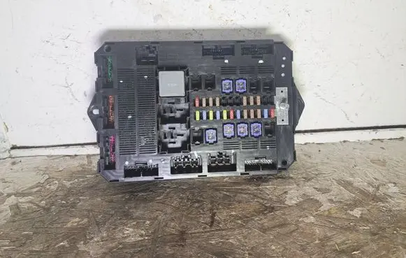 Jaguar XF Fuse module 8X2T14B476AD 7340955430 8X2T14C256AD