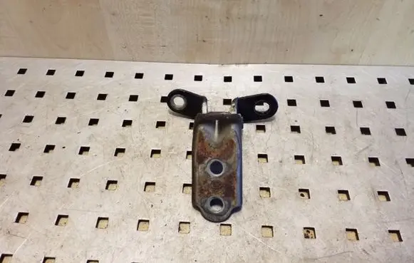 KIA Sportage Front door upper hinge