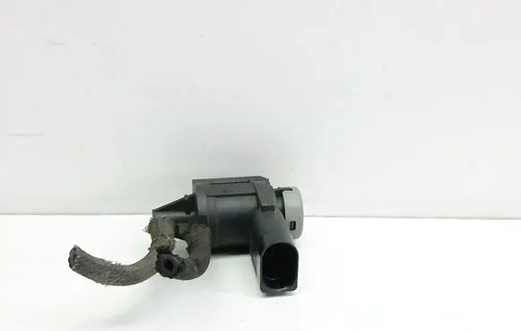 Audi A6 S6 C5 4B Turbo solenoid valve 1J0906283C