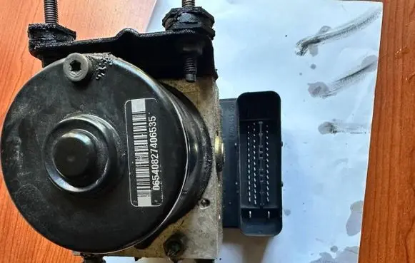 Citroen C5 ABS Pump 10096011283 00005139E0 L3U3B26M09
