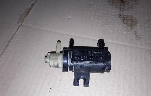 Mercedes-Benz C W204 Turbo solenoid valve A0071531428 70078203 10T074