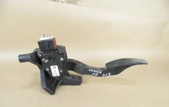 Opel Meriva A Accelerator throttle pedal 6PV00811002 93335443