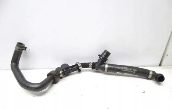 Volkswagen PASSAT B5.5 Breather hose/pipe 06B103229E
