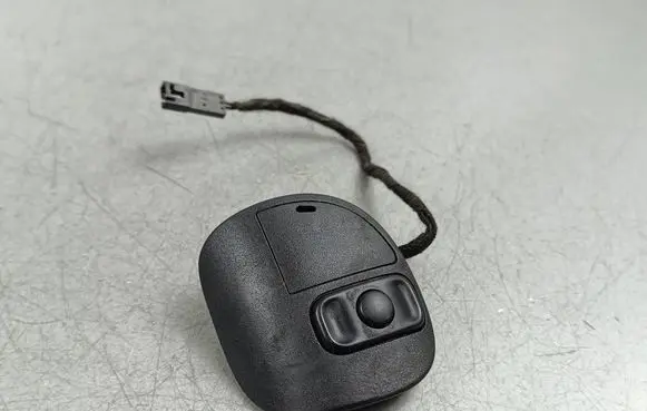 Steering wheel buttons/switches