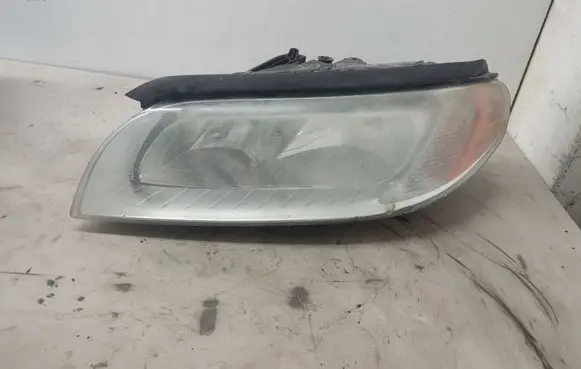 Volvo V70 Headlight/headlamp 31214353