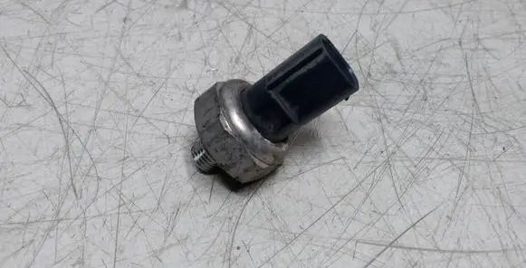 Mercedes-Benz CLS C218 X218 Air conditioning (A/C) pressure sensor 2119000283 D8000