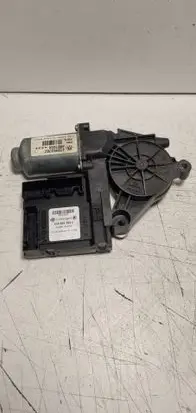 Volkswagen Touran I Front door window regulator motor 05074631 1K0959792C