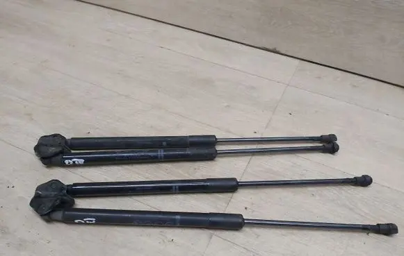 Toyota Prius (XW50) Tailgate strut 