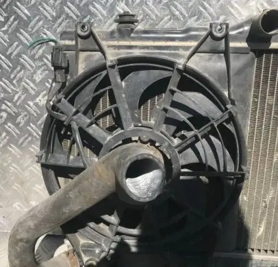 Hyundai Accent Radiator cooling fan shroud
