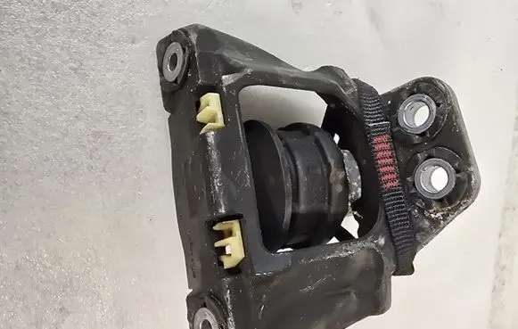Volvo XC90 Engine mount bracket 31686885