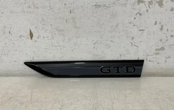 Volkswagen Golf VIII Fender model badge letters 10276870200