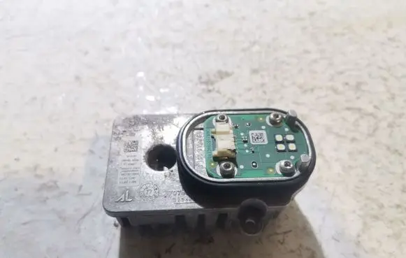 Mercedes-Benz C W205 Xenon control unit/module 1305715284