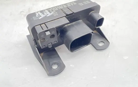 Mercedes-Benz E W211 Glow plug pre-heat relay A6489000000