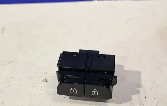 Polestar 2 Central locking switch button 32256749