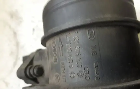 Audi A4 S4 B6 8E 8H Mass air flow meter 0281002461