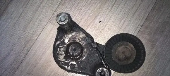 Hyundai Sonata Generator/alternator belt tensioner 2528137101 25281-37101