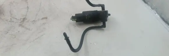 Volkswagen Golf IV Windscreen/windshield washer pump 1J6955651