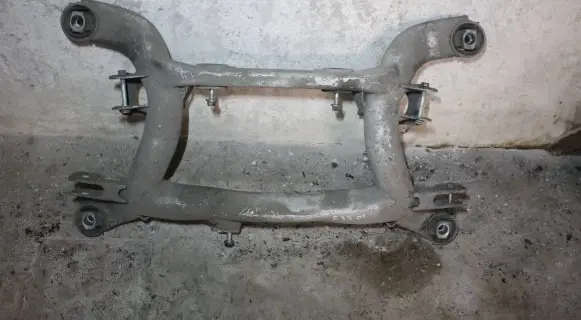 BMW 5 E39 Rear axle beam 