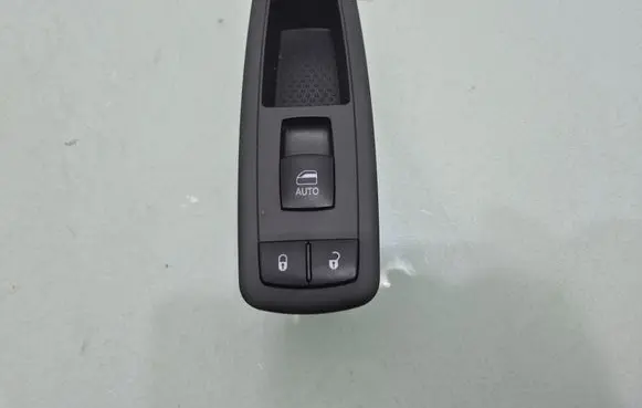 Jeep Grand Cherokee Electric window control switch 68030822AC