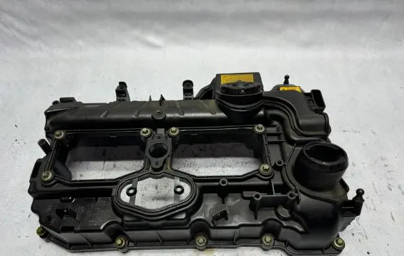 BMW 3 F30 F35 F31 Rocker cam cover 7588412 15265812 7633630