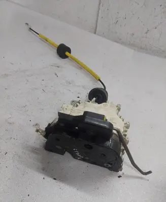 Audi A6 S6 C6 4F Rear door lock 4F0839016