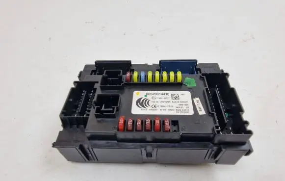 Fiat 500X Fuse module 00520314410 28481399 3659AF15125