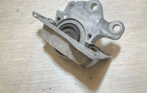 Volvo XC90 Engine mount bracket 31460716