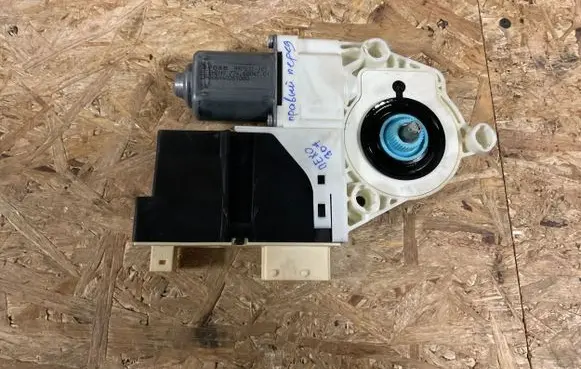 Peugeot 307 Front door window regulator motor 9649911080 980700100