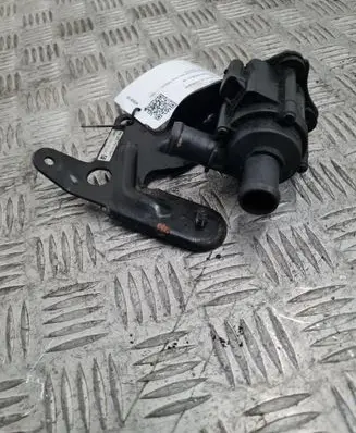 Volkswagen Golf VII Electric auxiliary coolant/water pump