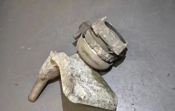 Audi A8 S8 D3 4E Engine mount bracket 8D0199379L 4E0199308AN