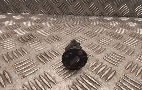 Passenger airbag on/off switch