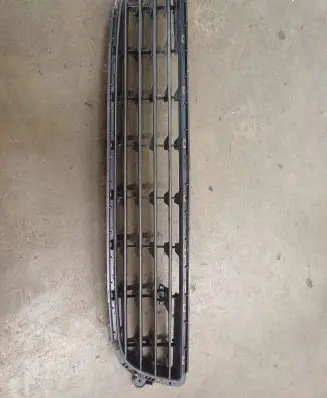 Opel Zafira B Front bumper lower grill