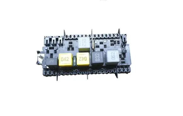 Mercedes-Benz Vito Viano W447 Fuse module A2469067100 15547260 YAP3709513