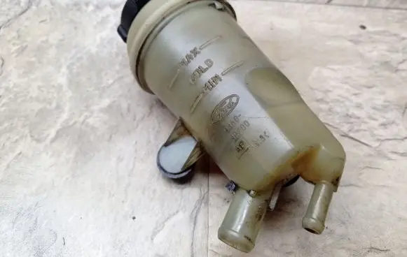 Ford Focus Power steering fluid tank/reservoir 98AG3R700