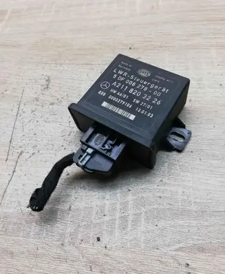 Mercedes-Benz E W211 Light module LCM A2118203226 5DF00827800