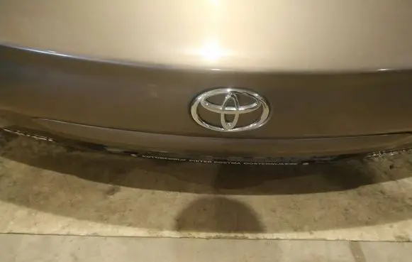 Toyota Avensis T250 Trunk door license plate light bar