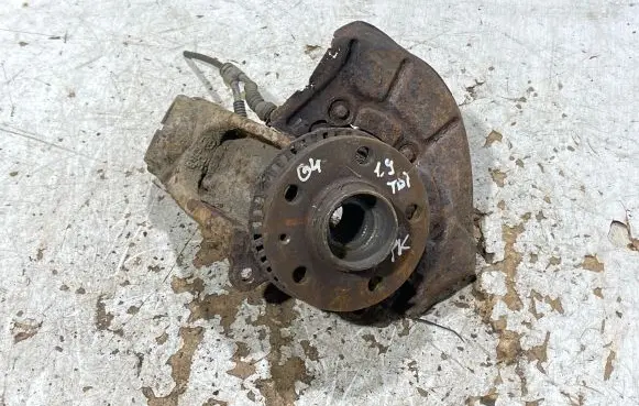 Front wheel hub spindle knuckle