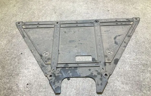 Center/middle under tray cover