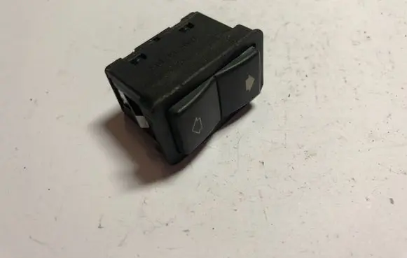 BMW 5 E39 Electric window control switch 8368974