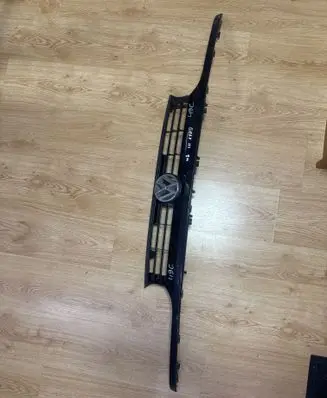 Volkswagen Golf III Front bumper upper radiator grill 1H6853653 1H6853653C