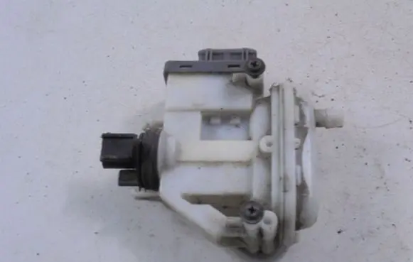 Volkswagen PASSAT B4 Central locking motor 3A0862153B