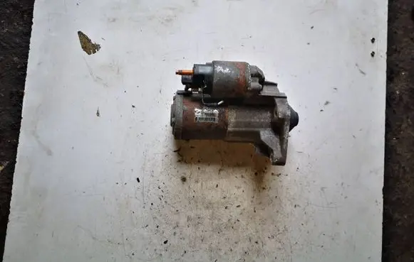 Opel Vivaro Starter motor 233009590R M000T39373