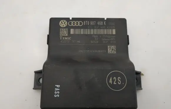 Audi A4 S4 B8 8K Gateway control module 8T0907468K