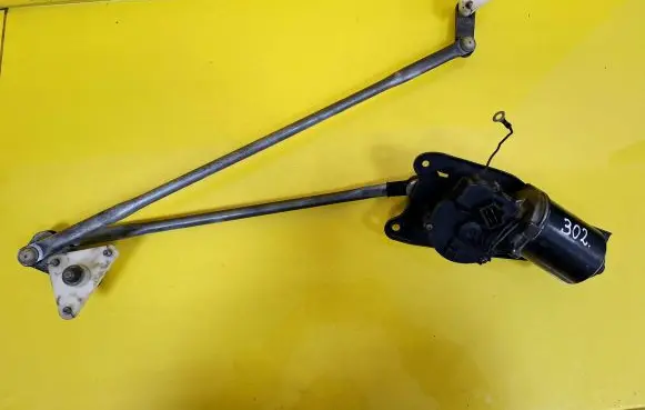 Suzuki Baleno EG Front wiper linkage and motor