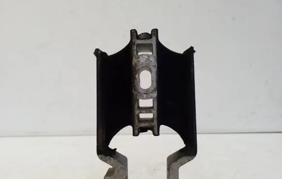 Volvo XC90 Engine mount bracket 31330594 31339956