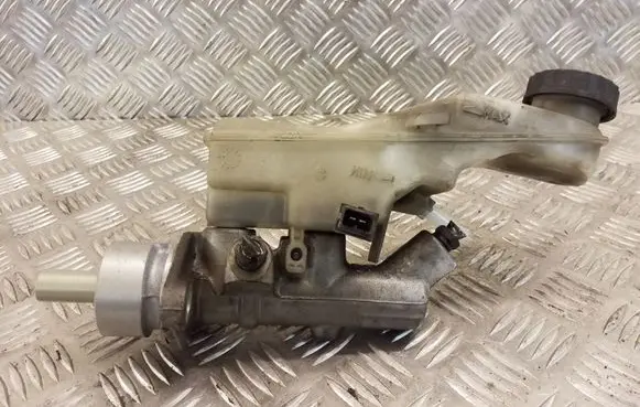 Toyota Corolla Verso E121 Master brake cylinder 25113479