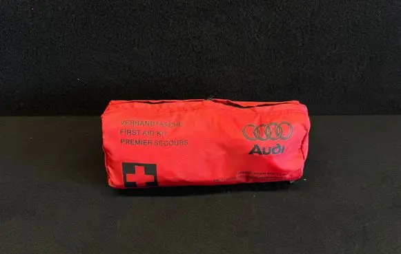 Audi A3 S3 8P First aid kit 8P0860282