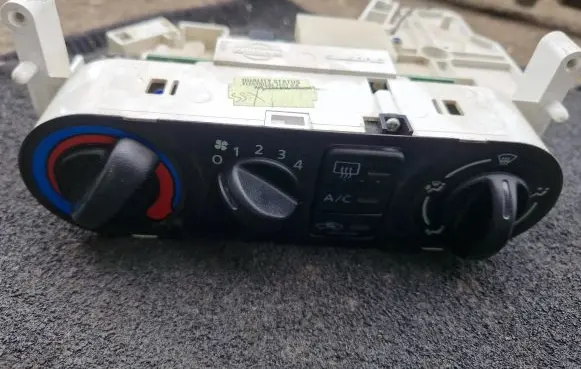Nissan Almera Tino Climate control unit